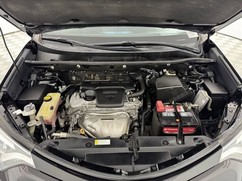 Used 2018 Toyota RAV4 SE image 29