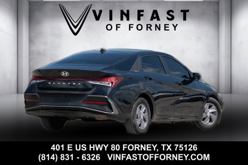 Used 2024 Hyundai Elantra SE image 2