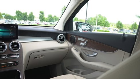 Certified 2022 Mercedes-Benz GLC 300 4MATIC w/ Premium Package Lite image 18
