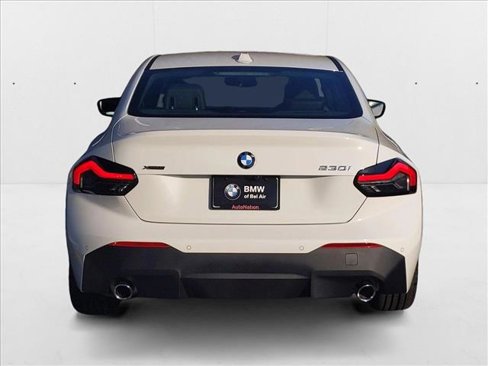 Used 2025 BMW 230i xDrive Coupe w/ Premium Package image 8