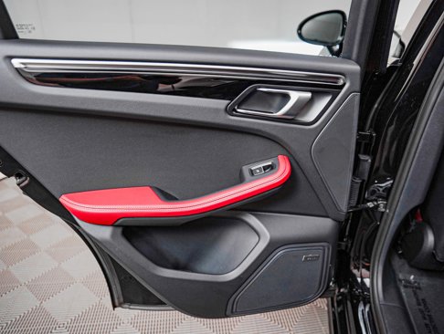 Certified 2024 Porsche Macan image 28