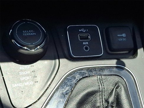 Used 2021 Jeep Cherokee Limited w/ Elite Package image 26