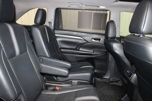 Used 2017 Toyota Highlander SE image 30