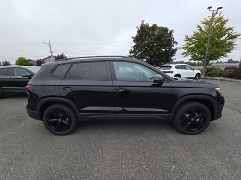 New 2025 Volkswagen Taos SE image 3