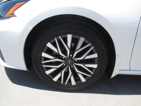 Used 2023 Nissan Altima 2.5 SV image 4