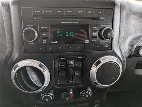 Used 2015 Jeep Wrangler Unlimited Sahara image 13