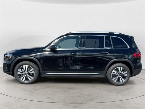 Used 2025 Mercedes-Benz GLB 250 4MATIC image 2