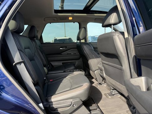 Used 2023 Nissan Pathfinder SL w/ SL Premium Package image 11