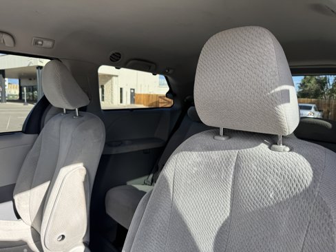 Used 2012 Toyota Sienna LE image 15
