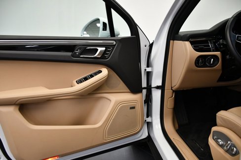 Used 2025 Porsche Macan image 34