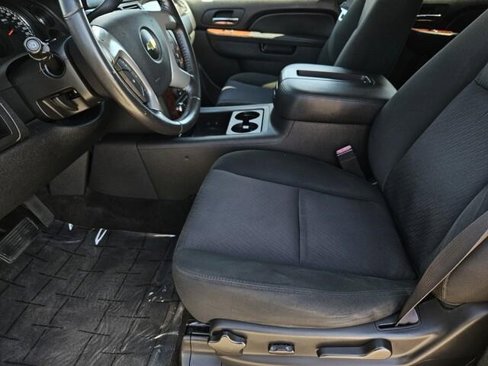 Used 2013 Chevrolet Suburban LS image 17