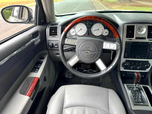 Used 2006 Chrysler 300 C w/ Navigation & Sound Group II image 24