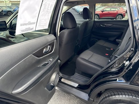Used 2020 Nissan Rogue SV w/ Premium Package image 24