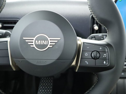 Used 2025 MINI Cooper 2-Door Hardtop image 13