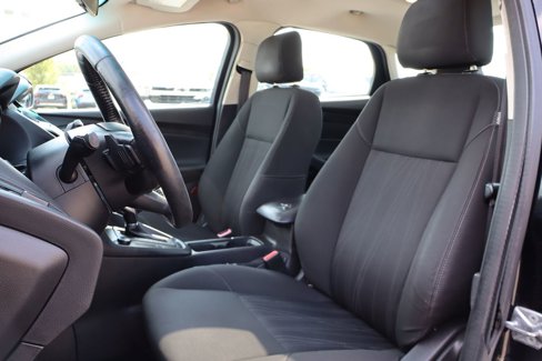 Used 2016 Ford Focus SE w/ SE Sport Package image 9