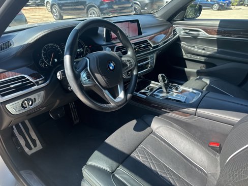 Used 2019 BMW 740i w/ Executive Package image 9