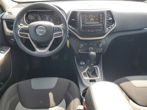Used 2018 Jeep Cherokee Latitude w/ Safety Group image 25