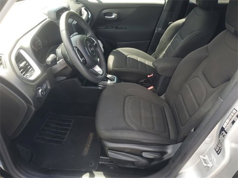 Used 2018 Jeep Renegade Latitude image 17