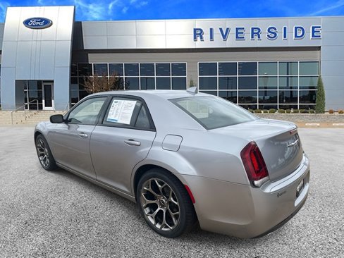 Used 2018 Chrysler 300 S w/ 300S Premium Group image 6