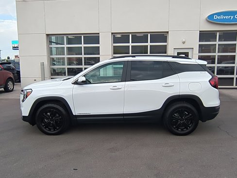 Used 2023 GMC Terrain SLE w/ Driver Convenience Package image 9