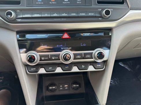 Used 2020 Hyundai Elantra SEL image 23