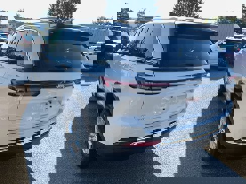 New 2025 Jeep Grand Cherokee Laredo X image 7