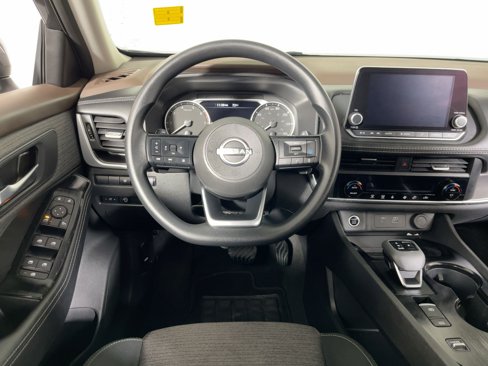Used 2023 Nissan Rogue SV image 3
