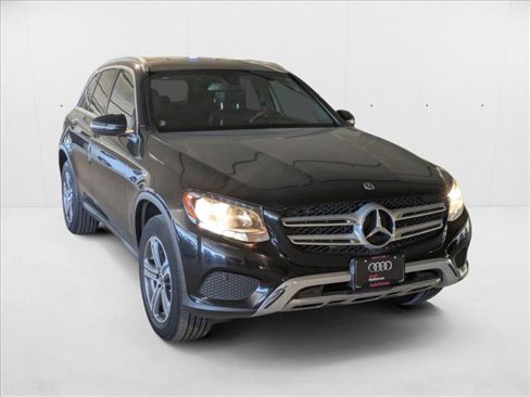 Used 2019 Mercedes-Benz GLC 300 4MATIC image 3
