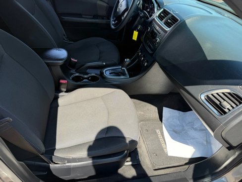 Used 2012 Dodge Avenger SE image 17