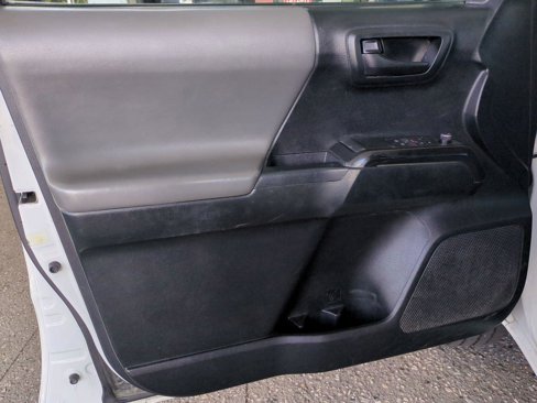 Used 2017 Toyota Tacoma SR image 11