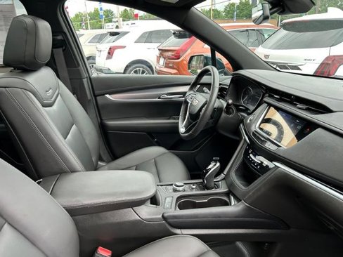 Used 2024 Cadillac XT6 Luxury image 25