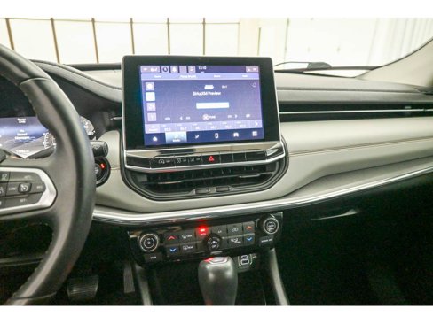 Used 2022 Jeep Compass Limited image 15