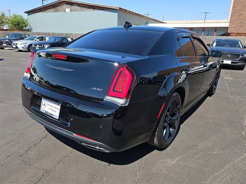 Used 2022 Chrysler 300 Touring L image 7