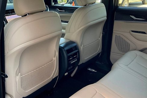 New 2025 Jeep Grand Cherokee Limited image 12