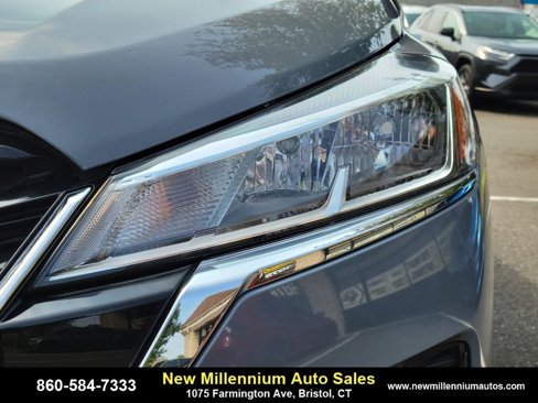 Used 2022 Nissan Kicks SV image 9