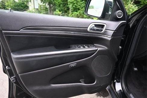 Used 2019 Jeep Grand Cherokee Limited image 17