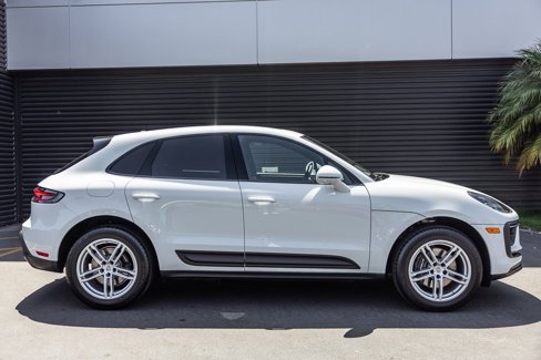 Certified 2025 Porsche Macan image 10