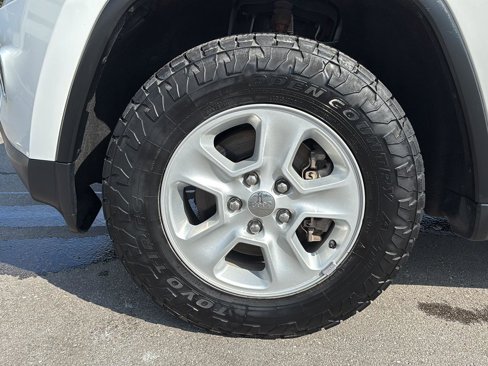 Used 2015 Jeep Grand Cherokee Laredo w/ Quick Order Package 23E image 9