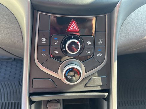 Used 2016 Hyundai Elantra SE image 27