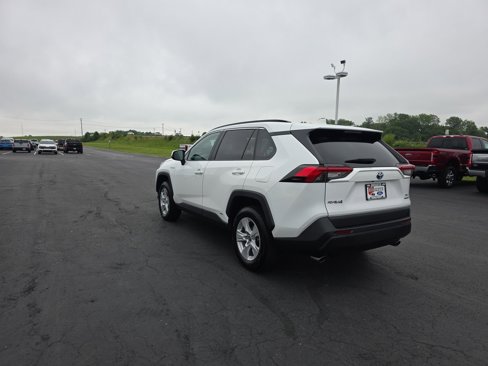 Used 2021 Toyota RAV4 XLE image 3