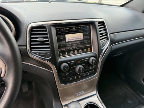 Used 2017 Jeep Grand Cherokee Limited image 19