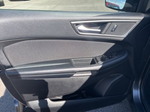 Used 2018 Ford Edge SE image 10