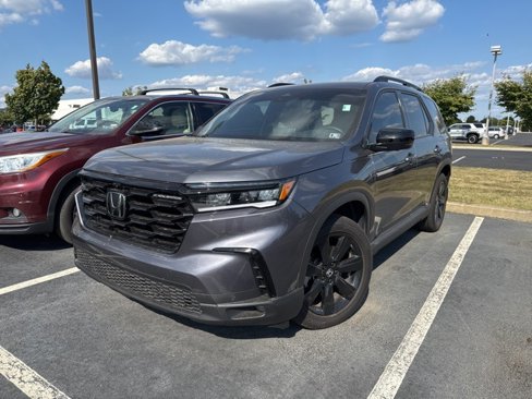 Certified 2025 Honda Pilot Black Edition image 4