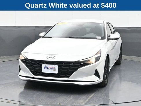 Used 2022 Hyundai Elantra SE image 2