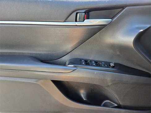 Certified 2019 Toyota Camry SE image 18