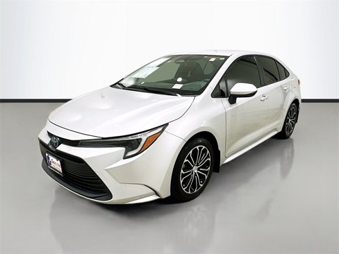 Used 2023 Toyota Corolla LE image 3