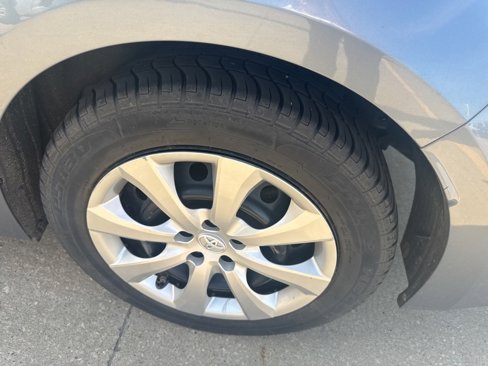 Used 2020 Toyota Corolla LE image 12