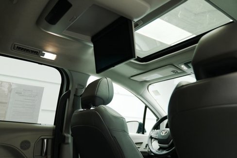 Used 2024 Toyota Sienna Limited image 30