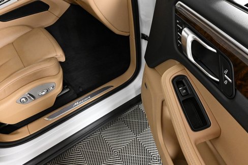 Certified 2022 Porsche Macan image 26