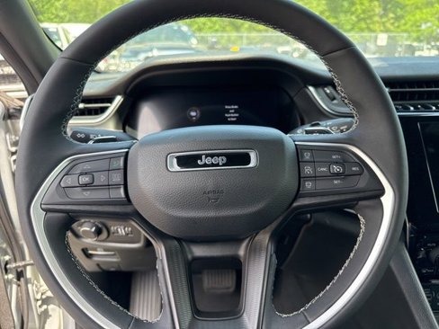 Used 2023 Jeep Grand Cherokee L Altitude image 12